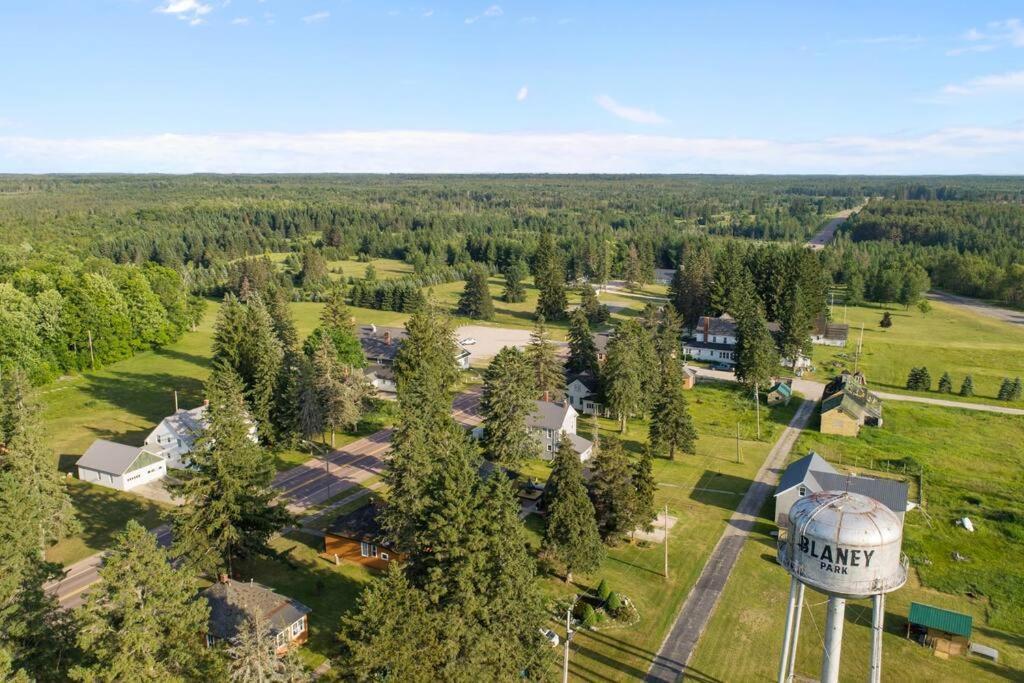 Centrally Located - Historic Blaney Park- Michigan Germfask Εξωτερικό φωτογραφία